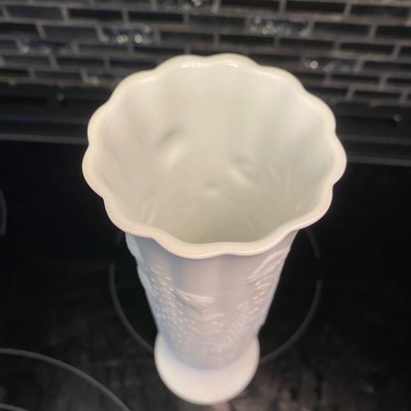 KAISER BISQUE PORCELAIN VASE - Picture 3 of 8